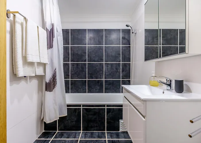 Pool And Balcony 波尔蒂芒