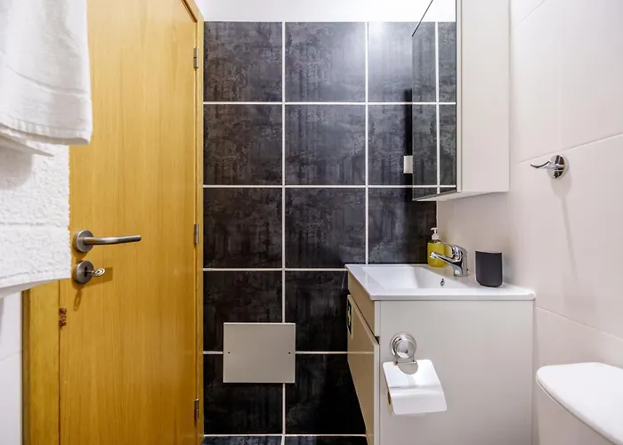 Pool And Balcony 公寓