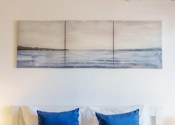 Pool And Balcony * 波尔蒂芒