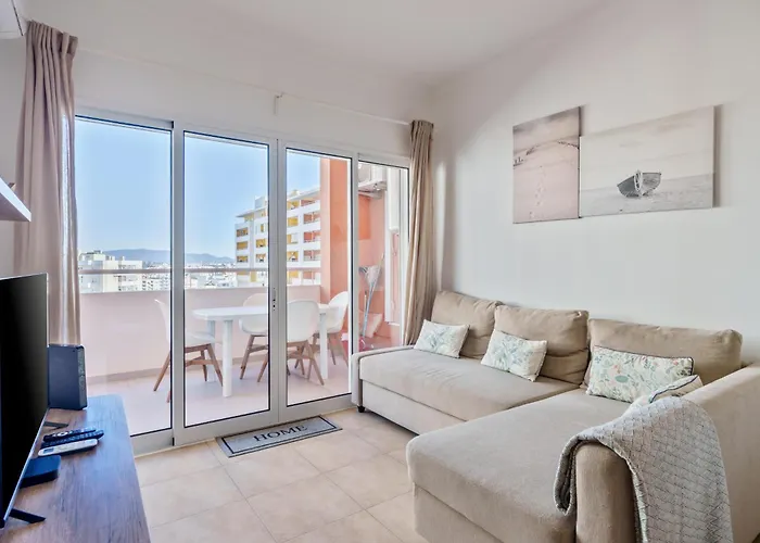 Pool And Balcony * 波尔蒂芒