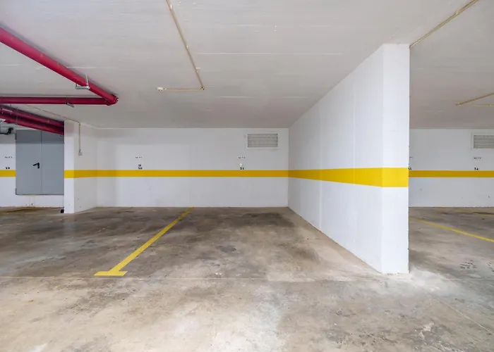 Pool And Balcony * 波尔蒂芒