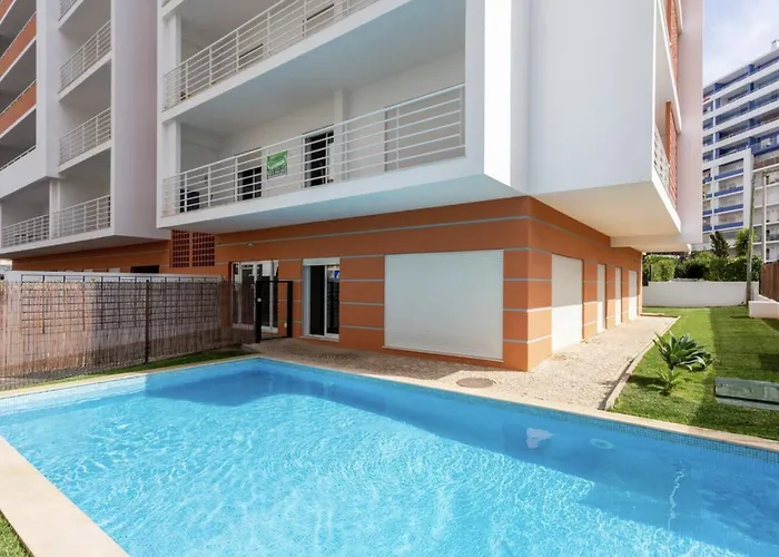 Pool And Balcony * 波尔蒂芒