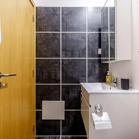 Pool And Balcony Апартаменти Портіман